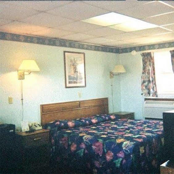 Budgeteer Motor Inn Angola Room photo